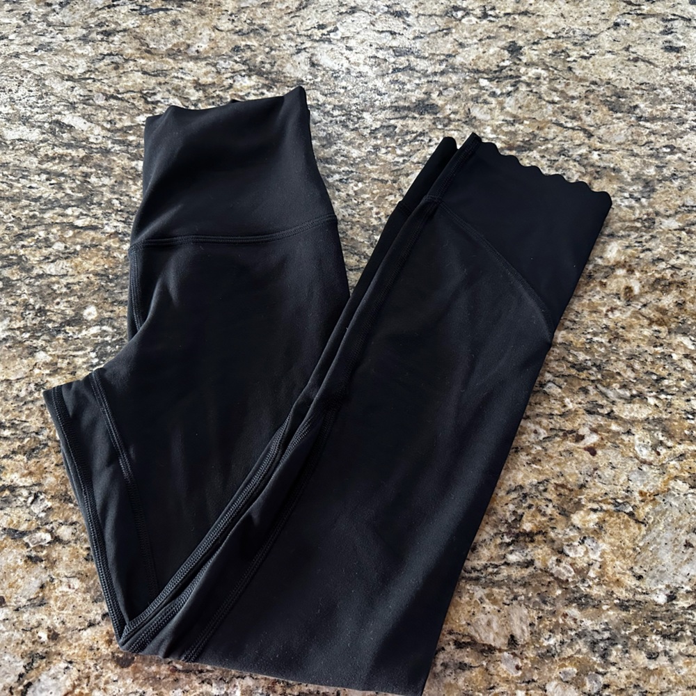 Black align scallop hem leggings
